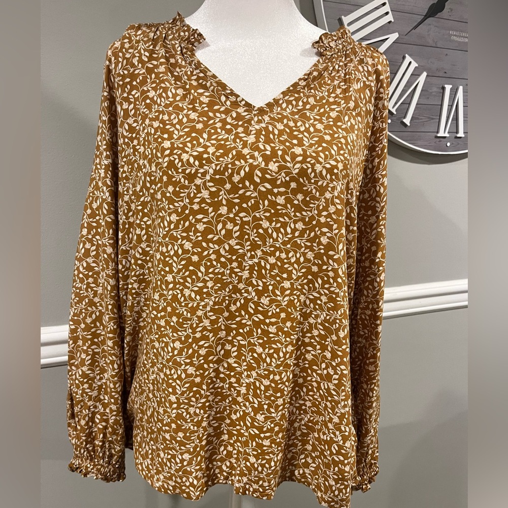 Women's Top - Gorgeous Top -  Size M Old Navy Excellent condition